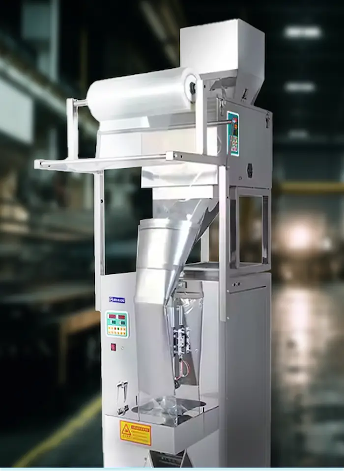 Sillas de madera acomodadas Sillas de madera organizadas en comedor